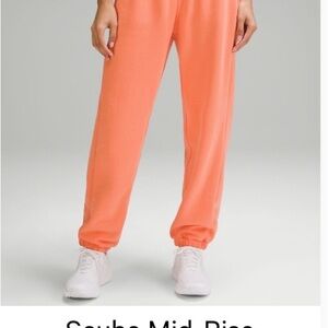 Lululemon Women’s Scuba Sweatpants. Size Medium